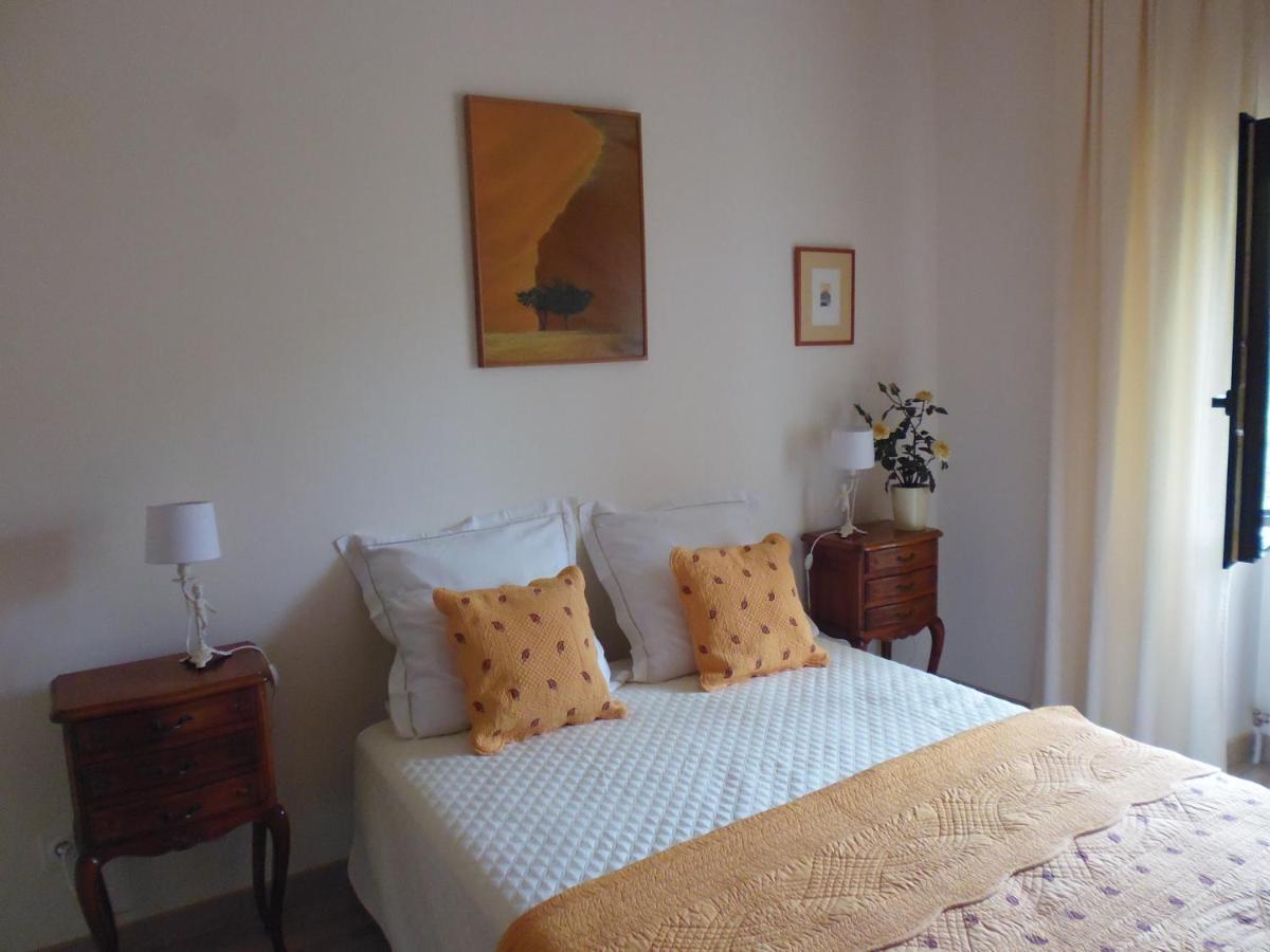 Bed and Breakfast La Fleur De Lys Roussayrolles Exterior foto